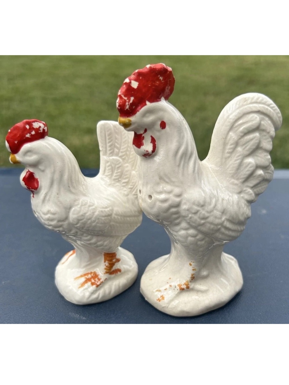 ANTIQUE ENESCO ROOSTER AND HEN SALT AND PEPPER SHAKERS